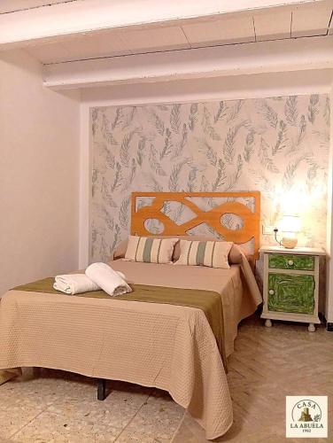 a bedroom with a bed and a wall at Casa La Abuela 1982 in La Iruela