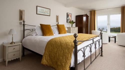 En eller flere senge i et værelse på The Apple House