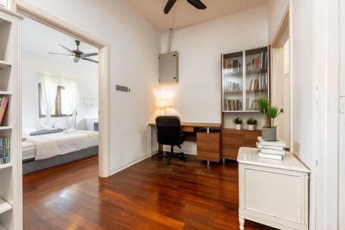 a room with a desk and a bedroom with a bed at Luxury Bungalow TTDI, 16-22pax, Swimming Pool, One Utama in Kuala Lumpur
