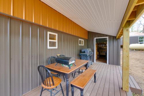 Φωτογραφία από το άλμπουμ του 1 Mi to Mohican River Wooded Retreat with Trails! σε Brinkhaven