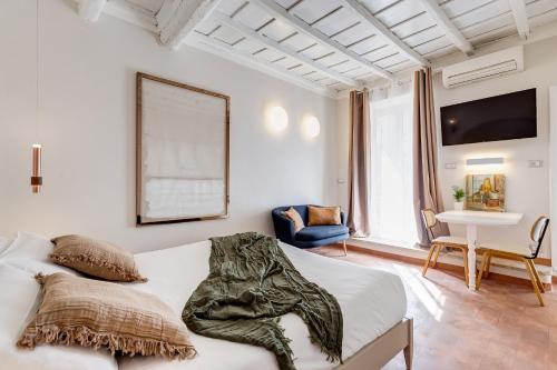 Romantic Studio with Balcony near Navona Square
