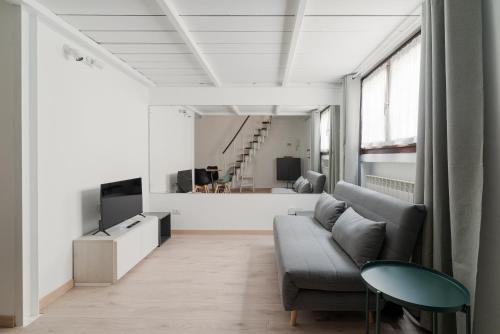 GuestHost - Bright Navigli Apartment