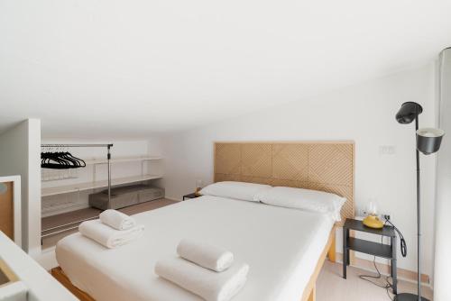 GuestHost - Bright Navigli Apartment