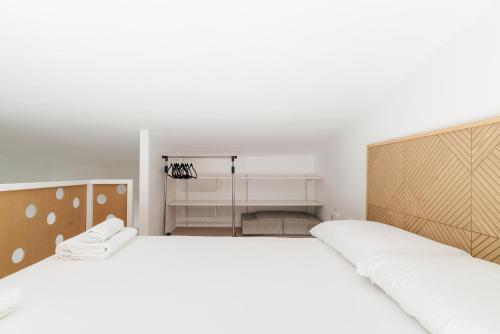 GuestHost - Bright Navigli Apartment