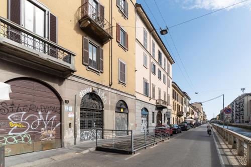 GuestHost - Bright Navigli Apartment