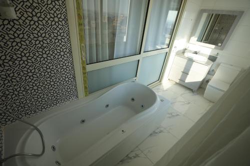 Un baño de Legend Pyramids Inn