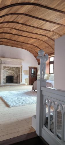 a living room with a bed and a wooden ceiling at Manoir de Kerenneur in Plourin