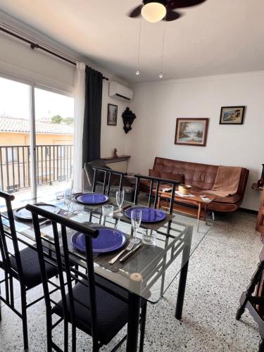 Posezení v ubytování Ap NURIMAR 1, centro de L'Escala con Aire Acondicionado FREE