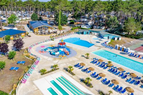 an aerial view of a pool at a resort at Mobil Home Casita 6-8 personnes, 3 chambres in Saint-Julien-en-Born