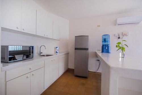 Η κουζίνα ή μικρή κουζίνα στο Suites Turquesa