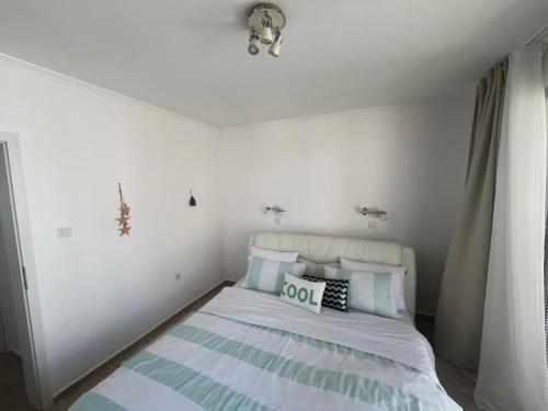 En eller flere senge i et værelse på Private apartment in complex Diamond