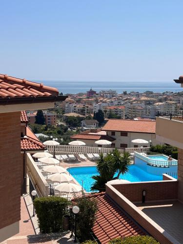 Bazén v ubytování Heleni Apartment nebo v jeho okolí