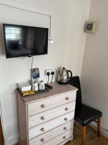 a dresser with a television on top of it at The Bell Inn in Cheltenham