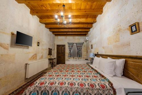 Katil atau katil-katil dalam bilik di Sara Cave Cappadocia