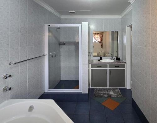 Bilik mandi di Furnished room in Heidelberg