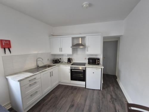 Dapur atau dapur kecil di Cosy City Apartment