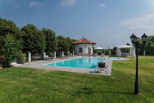 a swimming pool in the middle of a yard at Villa Massa in San Damiano dʼAsti