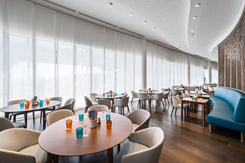 Gallery image of Golden Tulip Marseille Euromed in Marseille