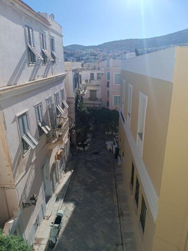 an overhead view of an alley between buildings at 6 Roosevelt Str in Ermoupoli