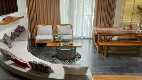 Posezení v ubytování Villa 107 Thang Mây Villa Resort, Ba Vì