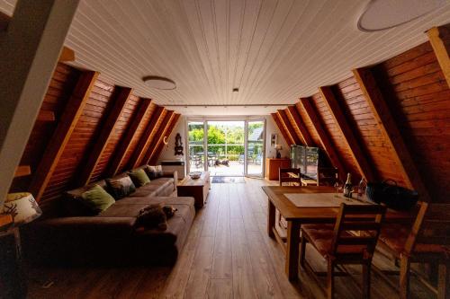a living room with a couch and a table at Roter Fuchsbau am Eichwald in Gossersweiler-Stein