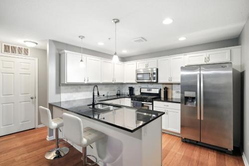 Φωτογραφία από το άλμπουμ του Lavish 3Bed 3Bath Condo in Uptown στη Μινεάπολη