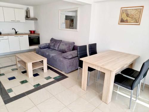 Dapur atau dapur kecil di Apartments Matteo