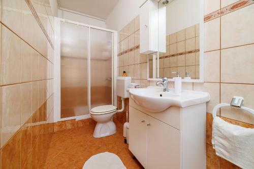 Et badeværelse på Apartments Ljubica