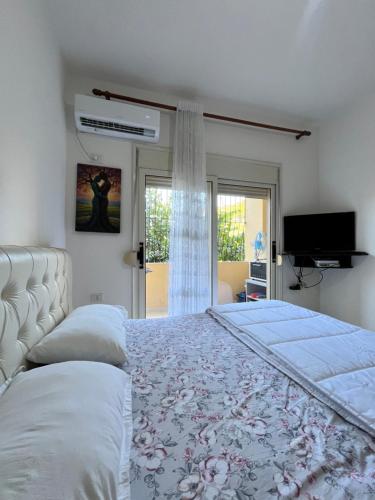 מיטה או מיטות בחדר ב-Kristi apartment