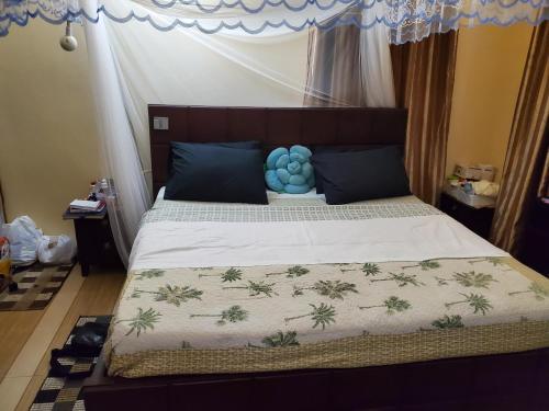 Ένα ή περισσότερα κρεβάτια σε δωμάτιο στο Alice Gardens & Campsite