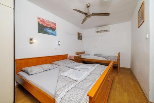 Ένα ή περισσότερα κρεβάτια σε δωμάτιο στο Apartments Jug