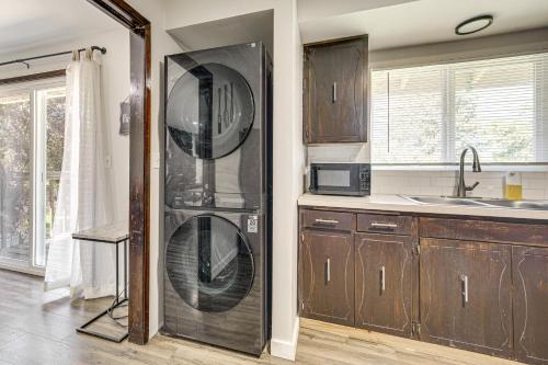 a kitchen with a washer and dryer at Cozy Apt with Private Deck, 2 Mi to Toyota Center! in Kennewick