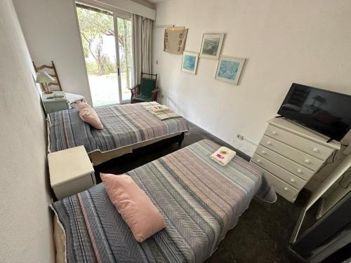 Una cama o camas en una habitación de Dona Hotel