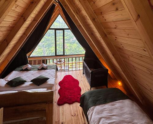 En eller flere senge i et værelse på Rizelove Bungalov