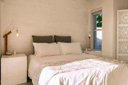 Ένα ή περισσότερα κρεβάτια σε δωμάτιο στο Sandpiper Shores - De Kelders Getaway