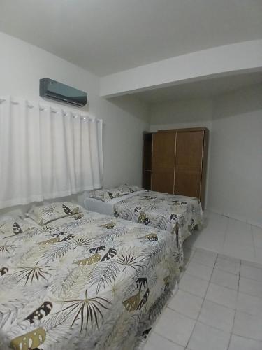 a bedroom with two beds in a room at Apartamento de 1 quarto in Bom Jesus da Lapa