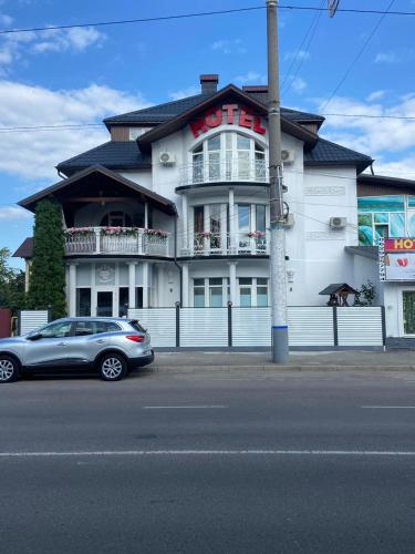 a car parked in front of a white building at Villa de Nord in Soroca