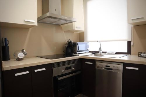 Η κουζίνα ή μικρή κουζίνα στο Apartahotel Punta Calera