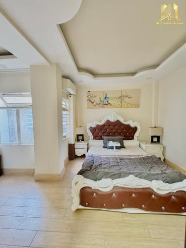a large bedroom with a large bed in a room at The Hidden Hogwarts - Nearly Bui Vien Walking street in Ho Chi Minh City