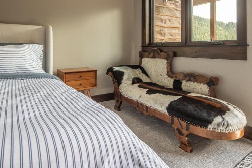 Una cama o camas en una habitación de Alpenglow Condo 26D