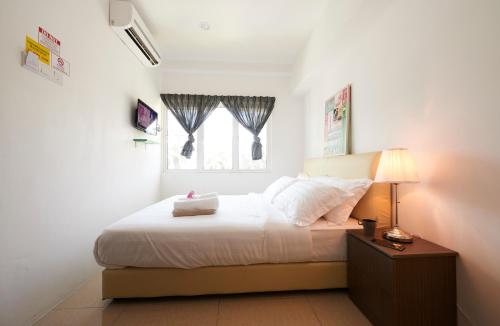 a bedroom with a bed and a window at Ipoh Road Hotel in Kuala Lumpur