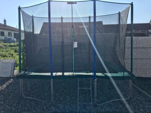 a net on a trampoline in a yard at Štýlový Apartmán Andrea blízko Snowlandu Valča in Valča