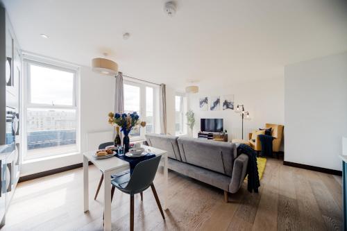 Zona de estar de Step Free -Fully Private -Equipped Kitchen- 2 Bed 2 bathroom Dartford London Flat Mins from Bluewater and Station with 500mb Wifi
