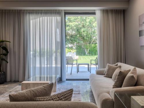 Elegant 2 Master Bedroom with Pool Access