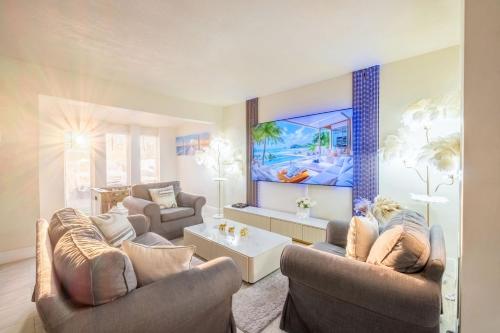 a living room with two couches and a table at 4BR Hollywood Villa 3 min to Beach, Heated 12-Person Jacuzzi, Game Room and BBQ in Hollywood