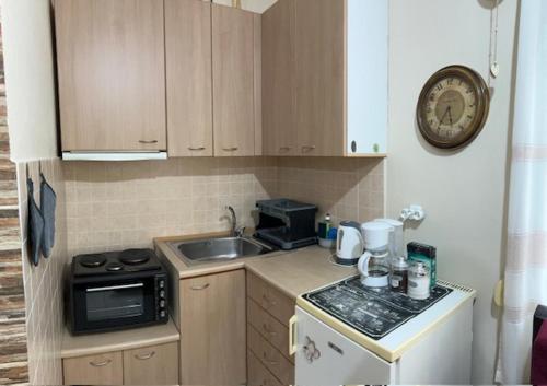 a small kitchen with a sink and a microwave at Anna’s house in Síndos