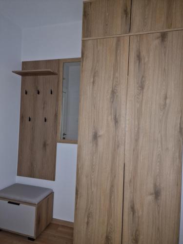 a room with a wooden wall and a bench at Apartmani i sobe PARK in Apatin