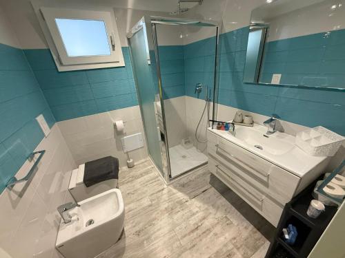 a bathroom with a sink and a toilet and a shower at DRIL Host 1 in Brindisi