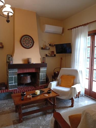 Μια τηλεόραση ή/και κέντρο ψυχαγωγίας στο Aris house