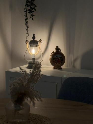 a lamp and a vase on a table in a room at La Terrazza Sulla Valle in Sgurgola